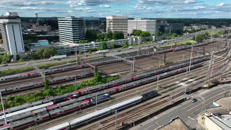 Tren-Amtrak-En-La-Estación-De-Stamford-En-Connecticut