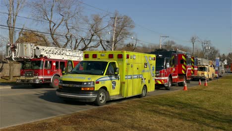 Emergency-vehicles-at-an-incident-in-Montreal,-Canada,-wide-shot