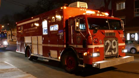 El-Camión-De-Bomberos-Número-29-Se-Detuvo-En-La-Zona-De-Emergencia-Durante-La-Noche