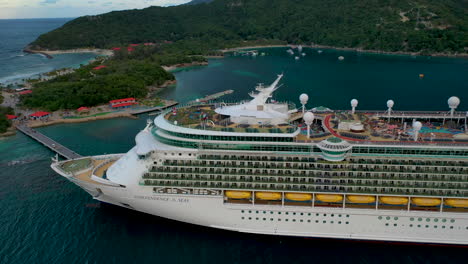 Rotating-drone-shot-of-cruise-ship-docked-in-Hatai