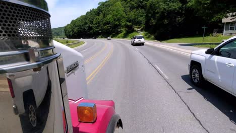 LKW,-Trucker,-LKW-Auf-Der-Straße-Auf-Der-Überholspur,-Blick-Von-Der-Beifahrertür-Auf-Die-Fahrbahn