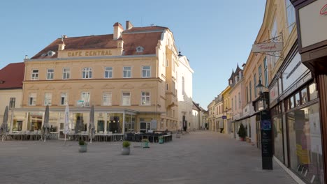 Cierre-De-Covid-En-Austria---Baden-Cerca-De-Viena---Tiendas-Cerradas-Y-Cierra-Cafe-Central