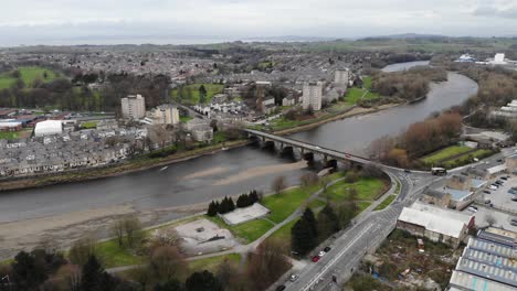 Drohnenaufnahmen-Der-Skerton-Bridge-Im-Stadtzentrum-Von-Lancaster-In-Lancashire,-Großbritannien