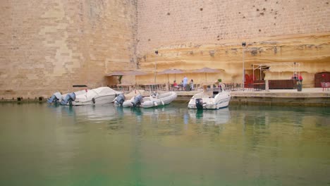 Botes-Pequeños-En-El-Puerto-Deportivo-De-Birgu---Tres-Ciudades,-Malta