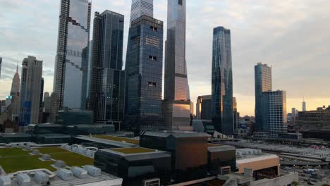 Aerial-view-revealing-the-Javits-Center-in-Hudson-yards,-NYC---descending,-drone-shot