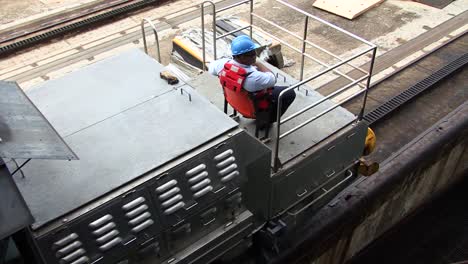 Electric-locomotive-pulling-the-ship-thru-the-Gatun-Locks,-Panama-Canal