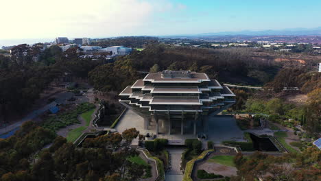 Famous-landmark-the-Geisel-Library-at-the-University-of-California-San-Diego-campus