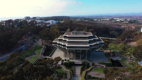 Berühmtes-Wahrzeichen,-Die-Geisel-Bibliothek-Auf-Dem-Campus-Der-Universität-Von-Kalifornien-In-San-Diego