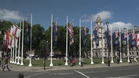 Fila-De-Banderas-De-La-Nación-De-La-Commonwealth-En-El-Parliament-Square-Garden-En-Londres-Para-Las-Celebraciones-Del-Jubileo-De-Platino-De-Queens-El-27-De-Mayo-De-2022