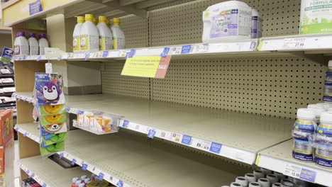 Estantes-Vacíos-De-Fórmula-Para-Bebés-En-Una-Tienda-De-Comestibles-Kroger