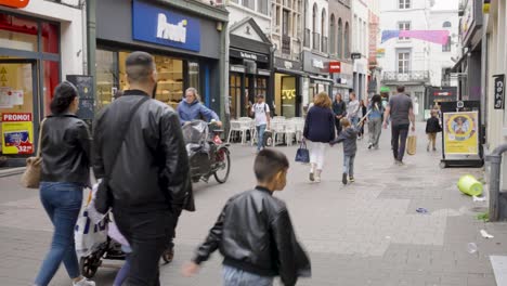 People-walking-in-the-famous-shopping-street-Lange-Munt-in-Ghent,-Belgium