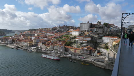 Catedral-De-Oporto,-Palacio-Episcopal-Y-Paisaje-Urbano-De-Oporto-Desde-El-Puente-Dom-Luis-I-En-Portugal