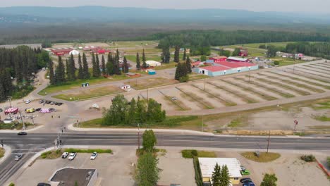 4K-Drohnenvideo-Von-Tanana-Valley-State-Fairgrounds-In-Fairbanks,-Alaska,-An-Sonnigen-Sommertagen