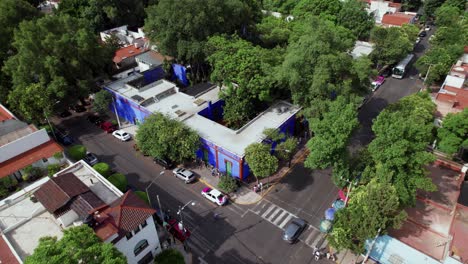 Vista-Aérea-Sobre-El-Museo-Frida-Kahlo-En-La-Ciudad-De-México