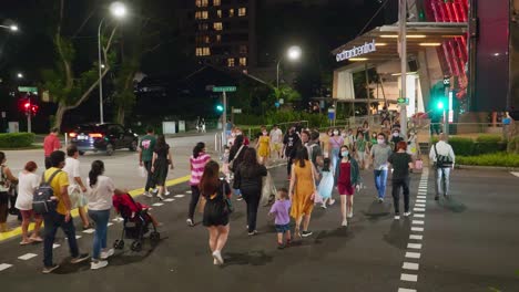 Lots-of-pedestrians-walking-at-the-Orchard-mall-entrance-intersection