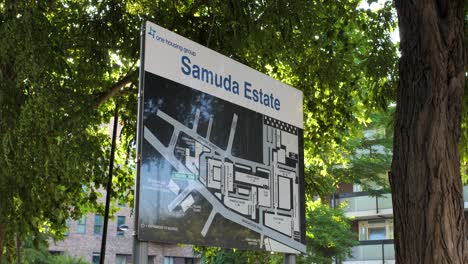 london-Isle-of-Dogs-UK-Circa-July-2022-Samuda-Estate-entrance-sign