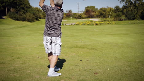 Golfista-Aficionado-Balanceándose-En-Cámara-Lenta