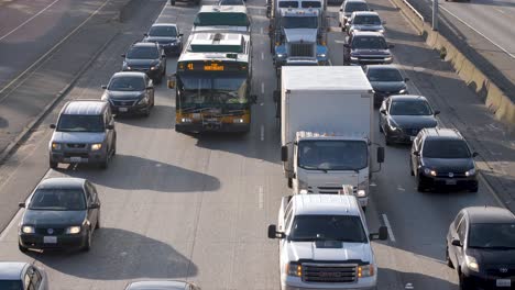 Cars-driving-in-Seattle-traffic