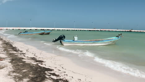 Fischerboot-Im-Progreso-Leben-In-Merida,-Yucatan,-Mexiko