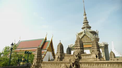 Puesta-De-Sol-Cerca-Del-Templo-En-Bangkok,-Tailandia