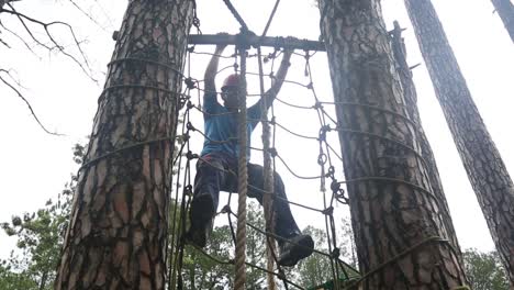 Burma-bridge-crossing-by-mountaineers-of-an-Mountaineering-training-institute-located-in-upper-Himalayas,-Uttarakhand,-India