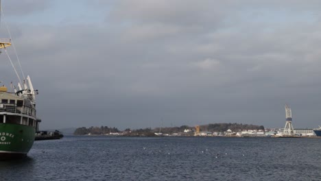 Port-of-of-Stavanger-Sunday-afternoon,-old-boats-in-a-sleepy-harbor