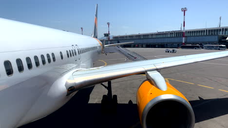 Boarding-the-plane-at-the-airport-on-Crete,-Greece