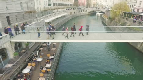 Triple-Puente-De-Ljubljana-Sobre-El-Río-Ljubljanica,-Centro-De-La-Ciudad