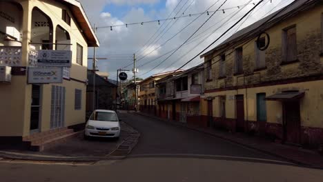 Fahren-In-Den-Dörfern-Der-Weniger-Befahrenen-Landschaft-In-Carriacou,-Grenada