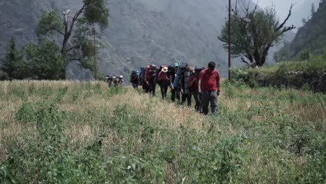 Himalaya-Bergsteiger-Eines-Bergsteiger-Ausbildungsinstituts-Auf-Dem-Weg-Zum-Trail