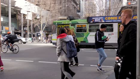 melbourne-daytime-traffic-footages-commuters-walking-intersection-in-Melbourne-CBD-melbourne-public-transport-melbourne-tram,-melbourne-train,-melbourne-bus