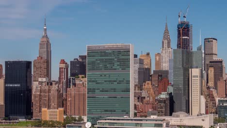 Sombras-De-Nubes-Pasando-Sobre-Los-Rascacielos-Del-Lado-Este-De-Manhattan---Lapso-De-Tiempo