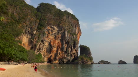 The-beach-of-Bamboo-island