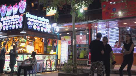 Shops-and-Street-Vendors-Near-Pub-Street-at-Night