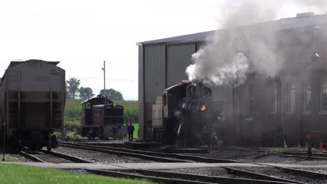 Strasburg,-Pennsylvania---26-De-Agosto-De-2019:-Un-Viejo-Tren-De-Vapor-Que-Circula-Por-Las-Vías-En-Strasburg,-Pennsylvania-El-26-De-Agosto-De-2019