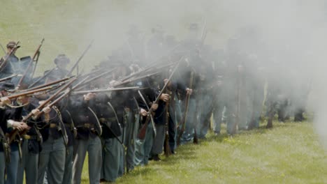 Recreadores-De-La-Guerra-Civil-Protagonizan-Una-Batalla-En-El-Centro-De-Historia-De-Ohio