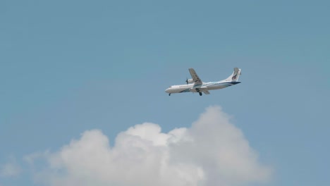 Bangkok-Airways-Atr-72-600-Hs-pza-Acercándose-Antes-De-Aterrizar-En-El-Aeropuerto-De-Suvarnabhumi-En-Bangkok-En-Tailandia