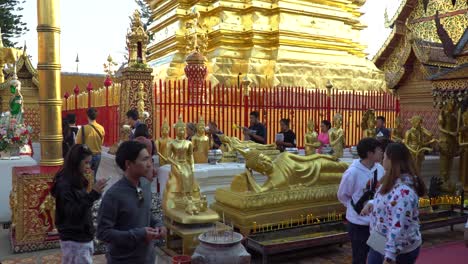 Ceremony-at-Doi-Suthep-temple-in-Chiang-Mai,-Thailand