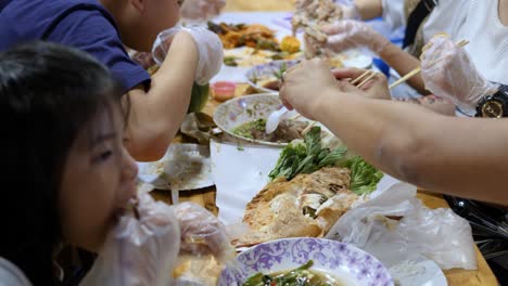 Close-shot-people-eating-traditional-soup,-food-court-street-food-market,-Ratchada