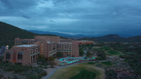 Vuelo-Temprano-En-La-Mañana-Alrededor-Del-Complejo-Jw-Marriott-Starr-Pass-En-Tucson,-Arizona,-Ee.uu.