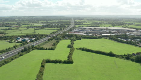 Luftaufnahme-–-Die-Autobahn-M5-Erstreckt-Sich-Von-Den-Midlands-Nach-Exeter,-Devon