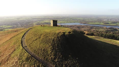 Histórica-Torre-Rivington-Lancashire-Depósito-Campo-Hito-Vista-Aérea-órbita-Izquierda