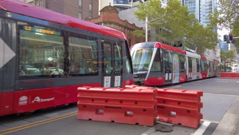 Intersección-De-George-Street-Sydney-Con-El-Paso-Del-Tranvía-Ligero-Durante-El-Bloqueo-Pandémico-Del-Coronavirus-Covid19