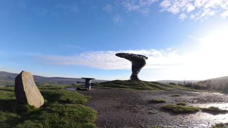 Zeitraffer-Panoptikum,-Singender,-Klingender-Baum,-Musikalischer-Wind,-Klangröhren,-Skulptur