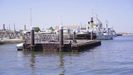 Static-landing-boat-floating-platform