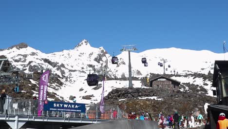 Cielo-Coche-Góndola-Familia-Campo-De-Esquí