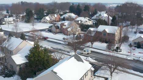 US-Mail-truck-delivers-mail-and-packages-during-winter-snow-scene-in-America,-USA