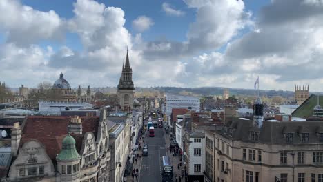 Una-Vista-De-ángulo-Alto-Del-Centro-De-Oxford-Y-La-Calle-Principal