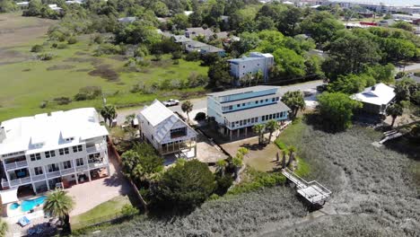 Edificio-De-Construcción-De-Viviendas-En-Causeway-Tybee-Island-Georgia-Antena-Drone-Inclinación