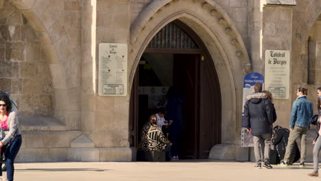 Burgos-Cathedral,-UNESCO-World-Heritage-Site,-Burgos,-Spain,-tilt-down